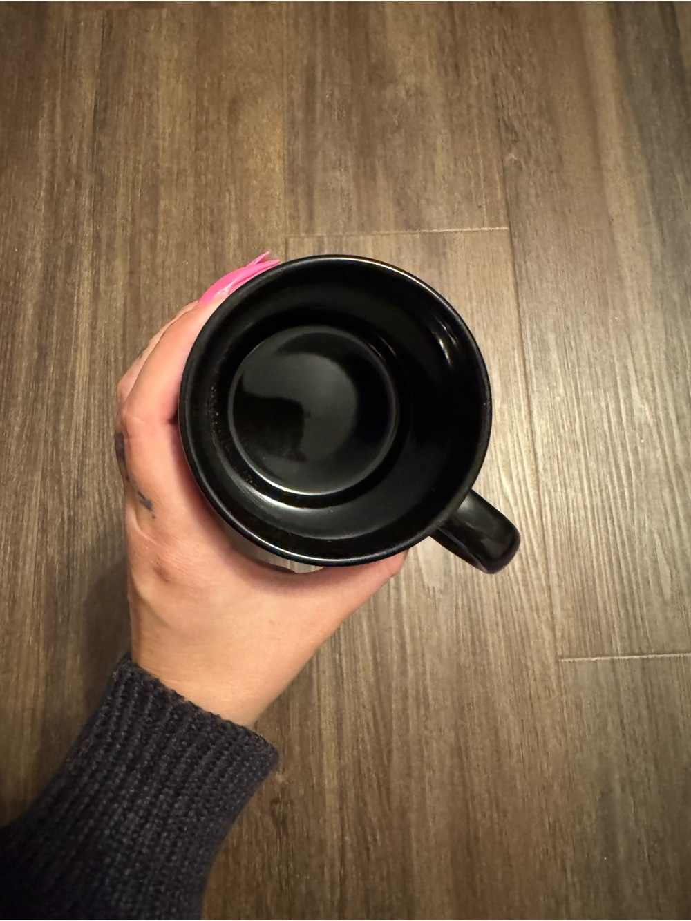 Entering Salem Dunkin black ceramic mug - Picture 3 of 4